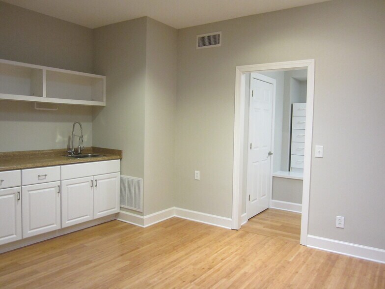 More Photos Of 452 E Paces Ferry Rd NE, Atlanta Office For Sale