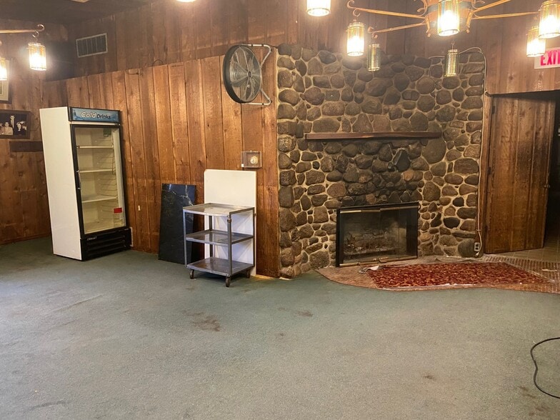 More Photos Of 815 W College Ave, Appleton Restaurant For Lease