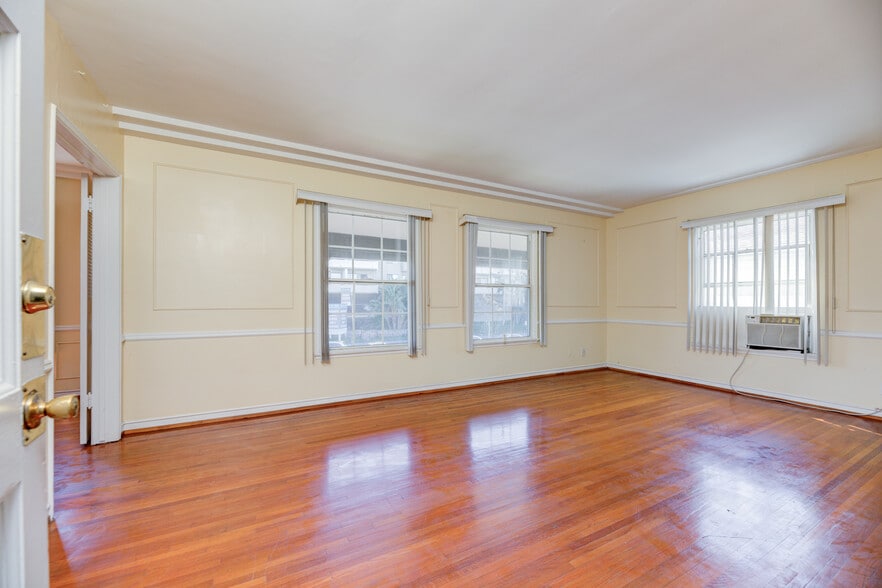 More Photos Of 913 S Wilton Pl, Los Angeles Apartments For Sale