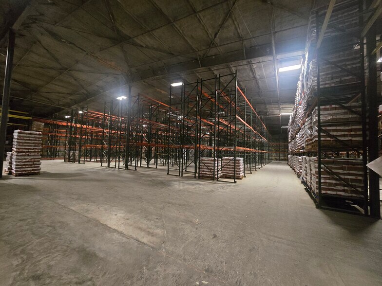 More Photos Of 1301 N Three Notch St, Troy Flex For Lease