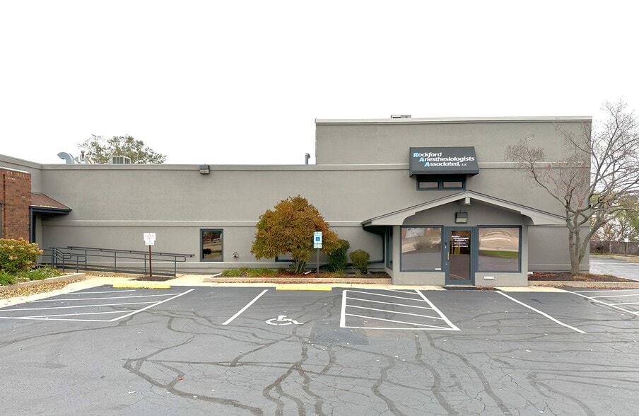 More Photos Of 2202 Harlem Rd, Loves Park Office For Sale