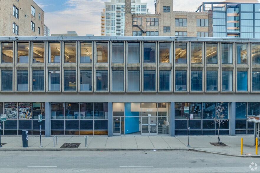 More Photos Of 225 W Superior St, Chicago Office For Lease