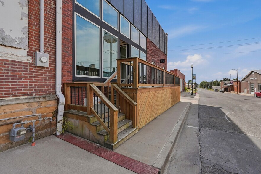 More Photos Of 204 S Broadway, Salisbury Specialty For Sale