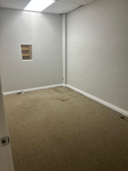 More Photos Of 2126-2130 Hollywood Blvd, Hollywood Storefront Retail Office For Lease