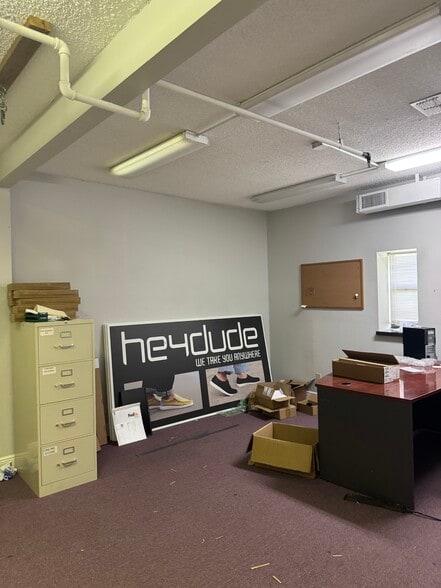 More Photos Of 280 W Central Blvd, Cape Canaveral Manufacturing For Sale