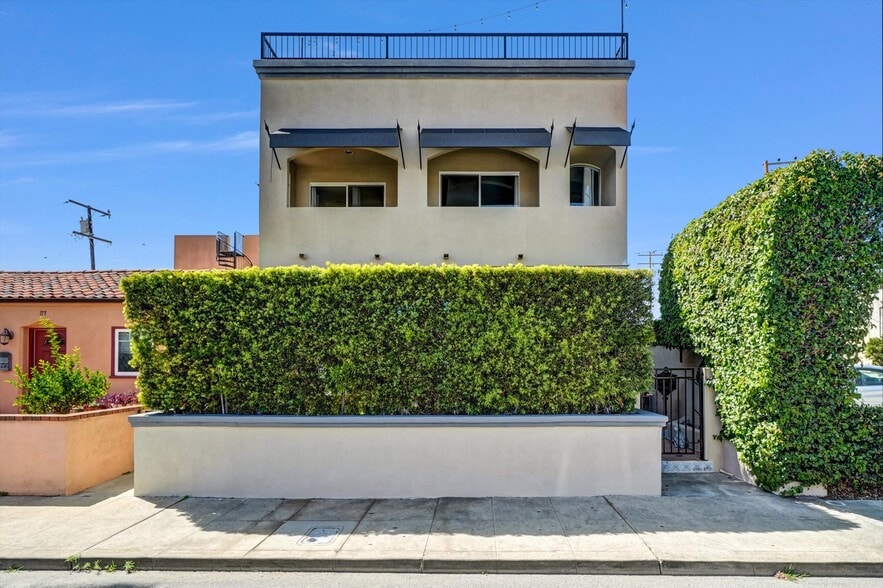 More Photos Of 179 Pomona Ave, Long Beach Hospitality For Sale