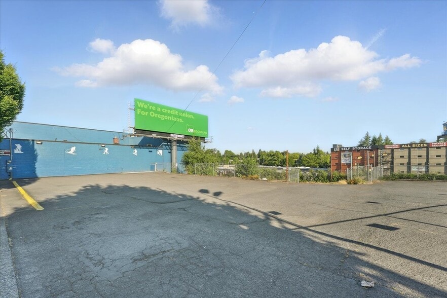 More Photos Of 2975 NE Sandy Blvd, Portland Storefront For Sale