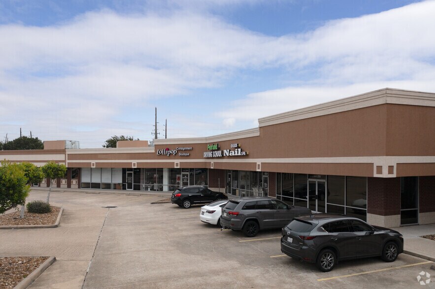 More Photos Of 9330 W Broadway St, Pearland Unknown For Lease