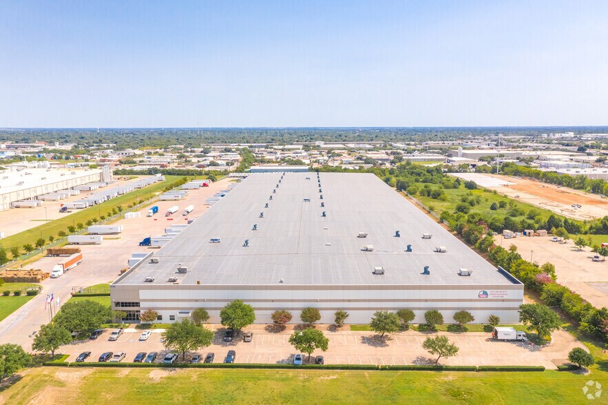 More Photos Of 2722 S Jupiter Rd, Garland Warehouse For Lease