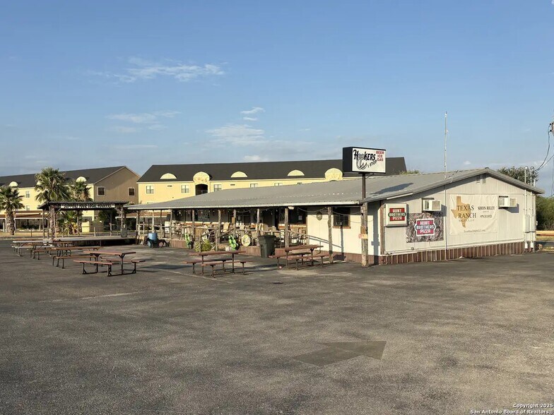 More Photos Of 7116 Texas R 2, Del Rio Convenience Store For Sale