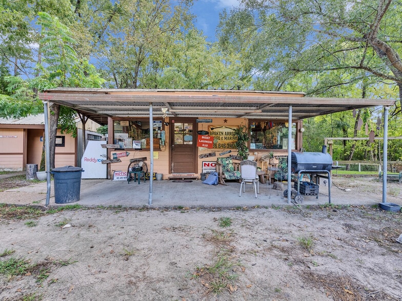 More Photos Of 280 Broken Arrow Marina, Livingston Hotel For Sale