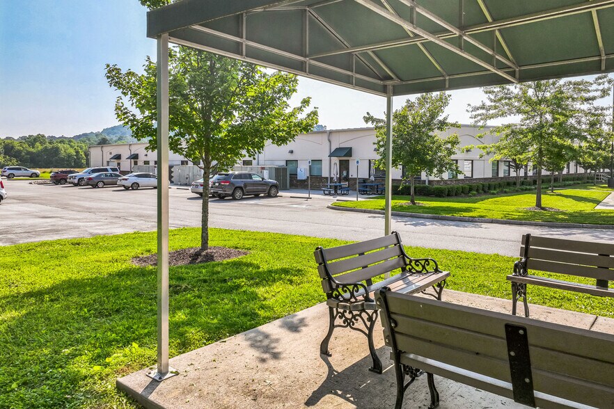 More Photos Of 3231 N Star Cir, Louisville Office For Lease