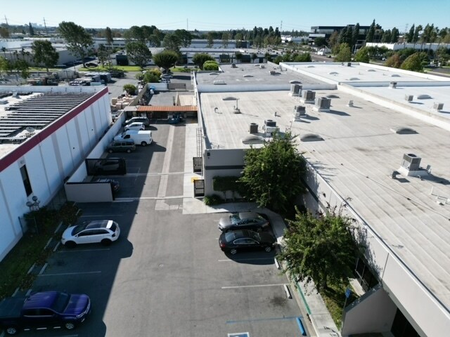 More Photos Of 3700 W Segerstrom Ave, Santa Ana Warehouse For Lease