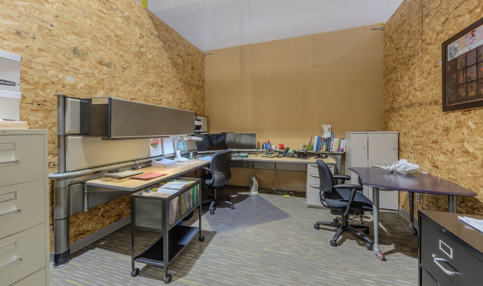 More Photos Of 2011 Cherry St, Louisville Light Manufacturing For Lease