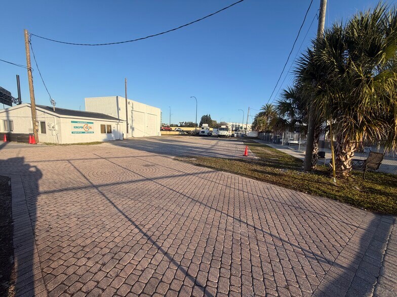 Primary Photo Of 3303 37th St, Orlando Warehouse For Lease