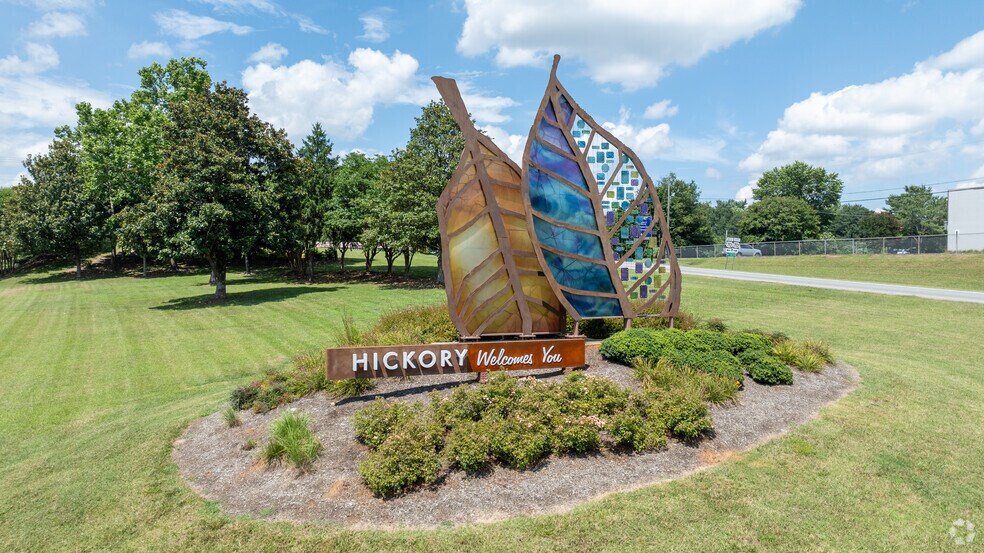 More Photos Of 930-940 SW 70 Hwy, Hickory Storefront For Lease