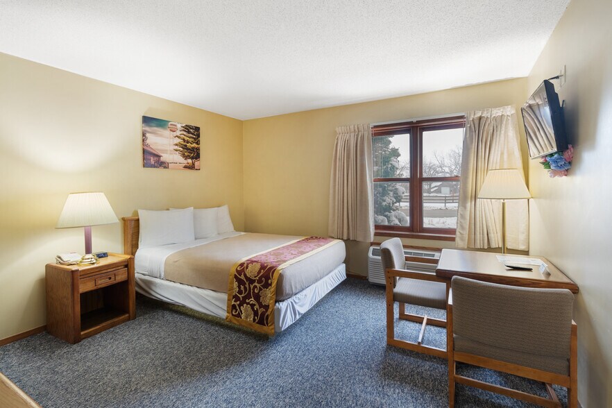 More Photos Of 4712 220th Trl, Amana Hotel For Sale