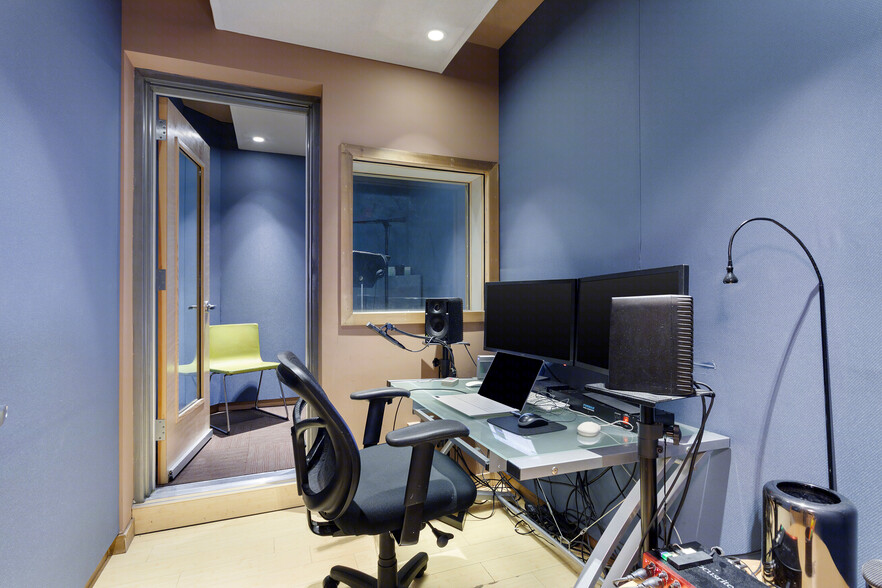 More Photos Of 115 W 45th St, New York Office For Lease