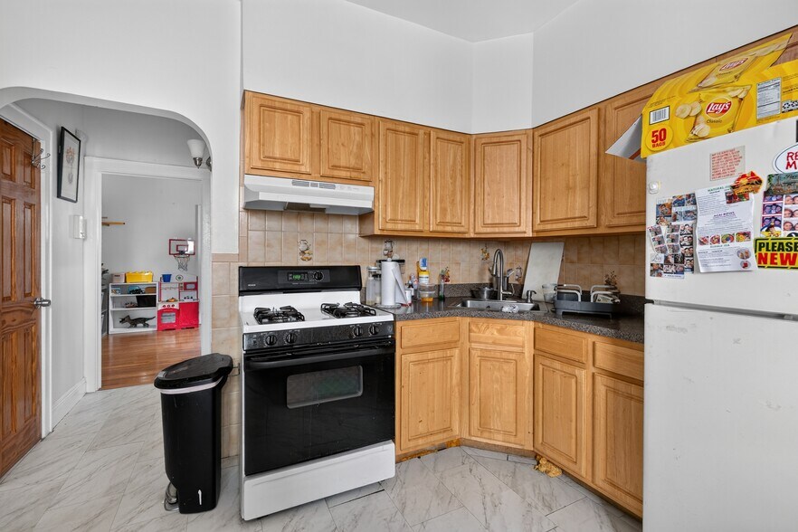 More Photos Of 154 Chestnut Ave, Jersey City Restaurant For Sale