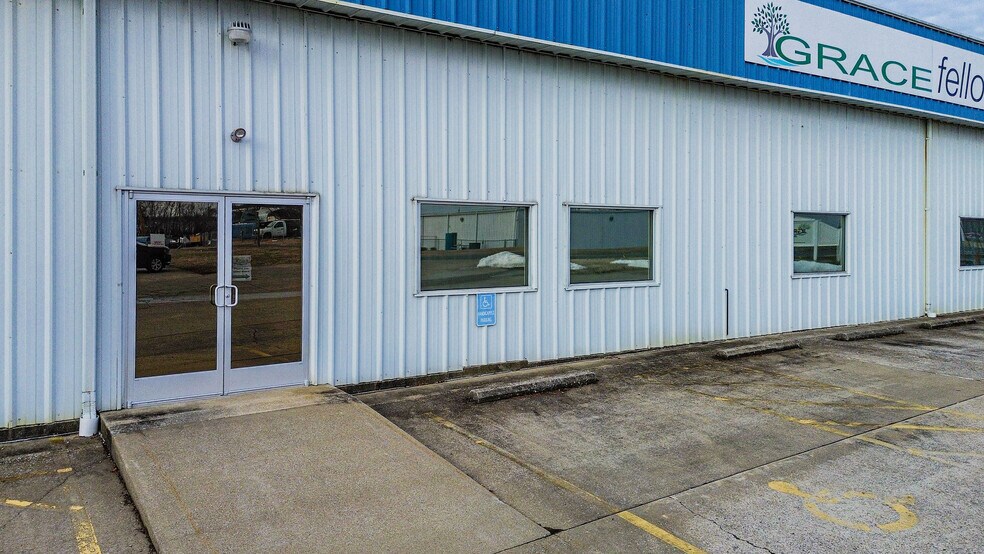 More Photos Of 3530 Park Plaza Rd, Paducah Flex For Lease