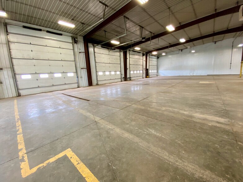 More Photos Of 14472 Commerce Park Blvd, Williston Warehouse For Sale