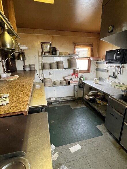 More Photos Of 100 E Grove St, Poplar Grove Freestanding For Lease