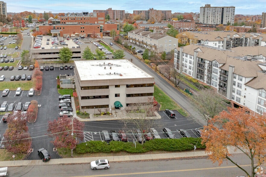 More Photos Of 90 Morgan St, Stamford Medical For Sale