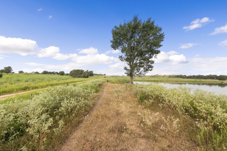 More Photos Of 17 Armstrong Derry, Flatonia Land For Sale