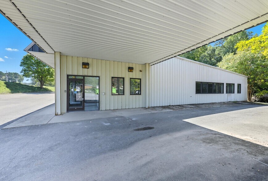 More Photos Of 508-514 Canterbury Rd, Kings Mountain Flex For Sale