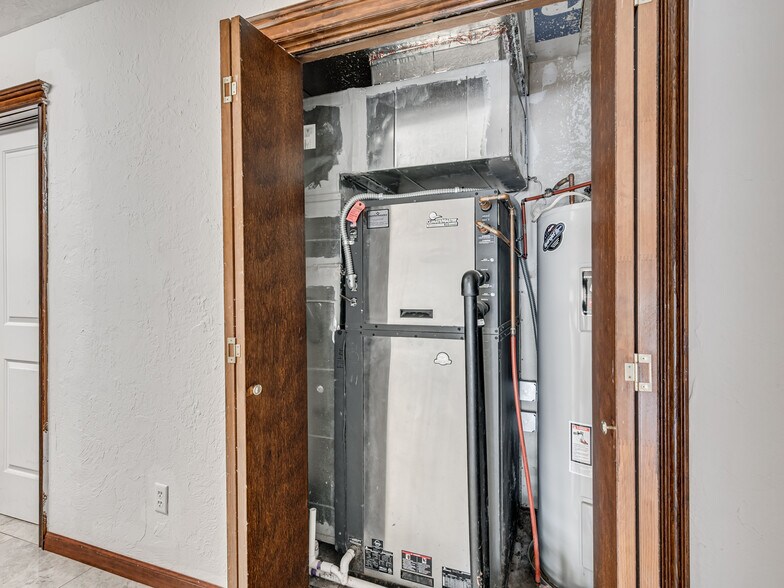 More Photos Of 3595 E State Highway 9, Norman Industrial For Sale