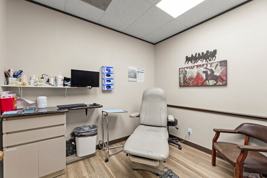 More Photos Of 17215 Red Oak Dr, Houston Medical For Sale