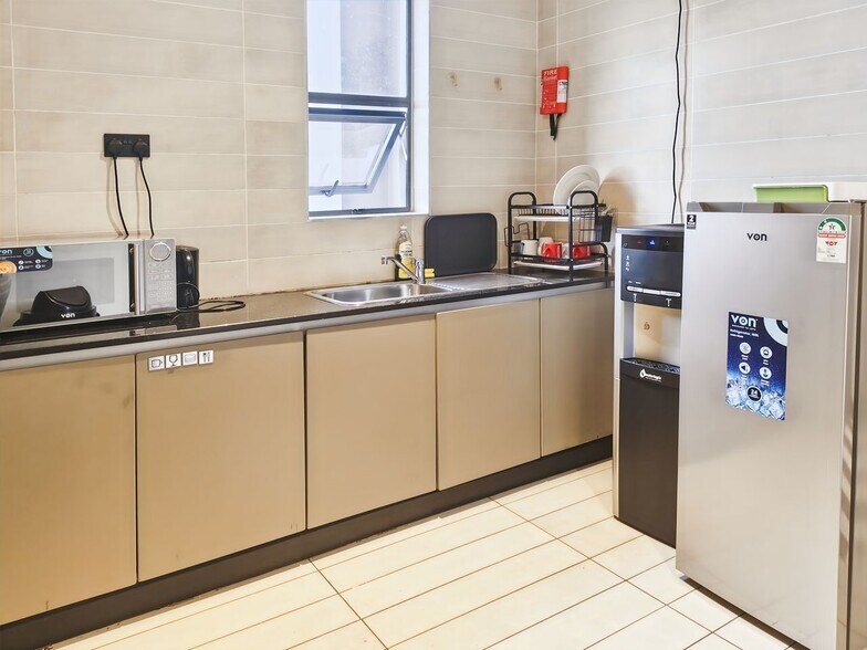 More Photos Of 9452 51 Av NW, Edmonton Coworking Space