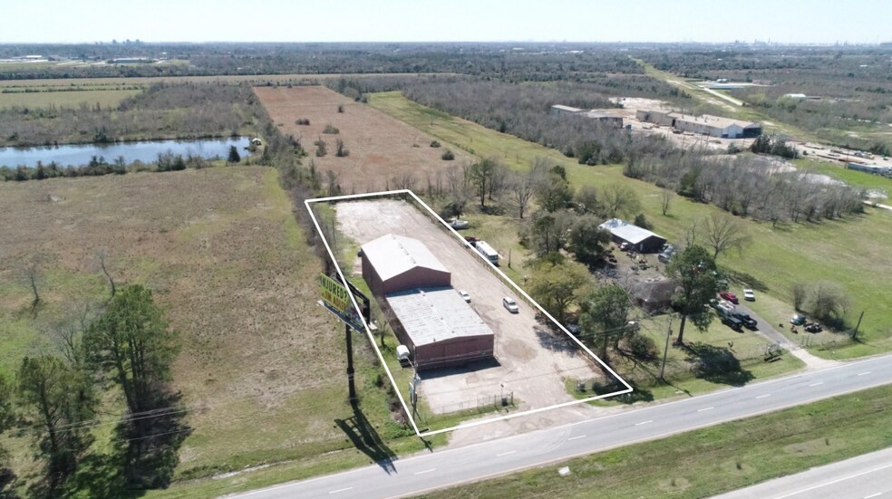 More Photos Of 7108 East Fwy, Baytown Warehouse For Lease