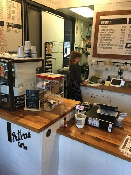 More Photos Of 2510 Main St, Santa Monica General Retail For Sale