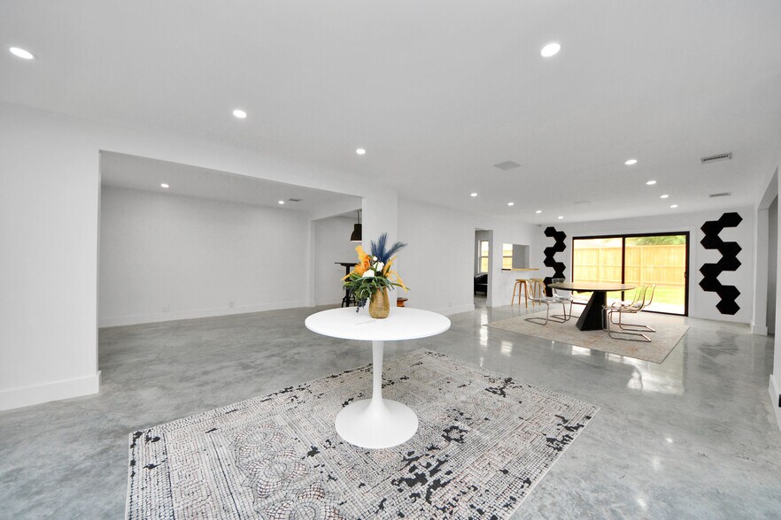 More Photos Of 4738 W. Alabama, Houston Loft Creative Space For Lease
