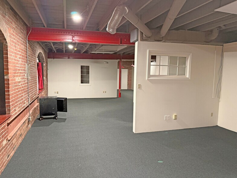 More Photos Of 801 Islington St, Portsmouth Storefront For Lease