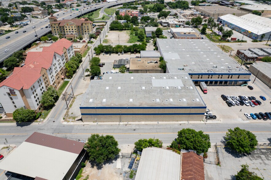 More Photos Of 1113-1133 E Houston St, San Antonio Warehouse For Lease
