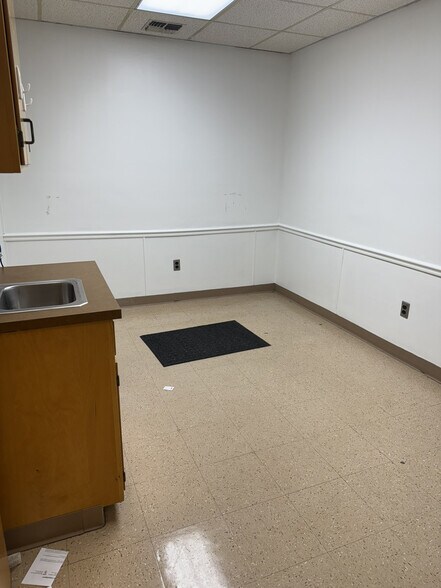 More Photos Of 1421 Narrow Lane Pky, Montgomery Coworking Space