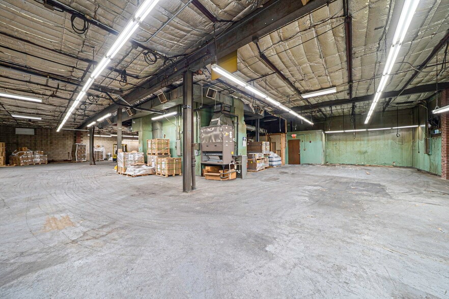 More Photos Of 169-171 Vincent Ave, Lynbrook Manufacturing For Sale