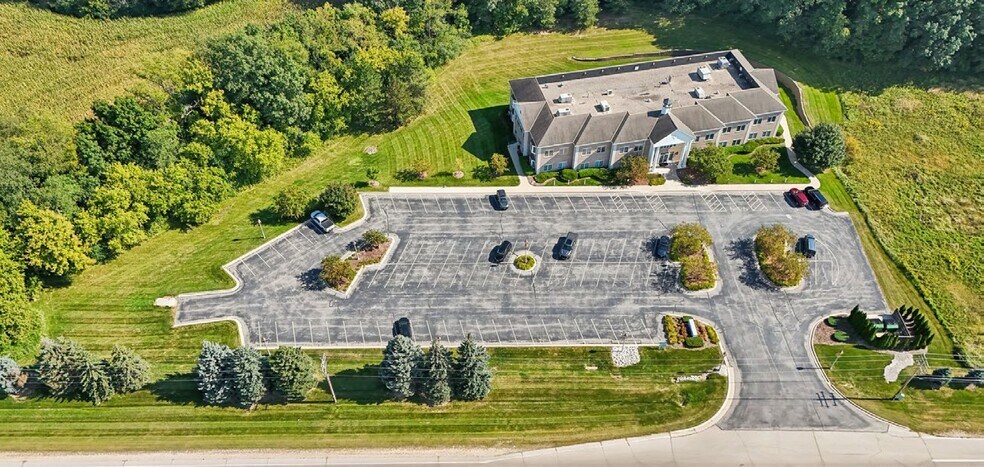 More Photos Of 515 W North Shore Dr, Hartland Office For Lease