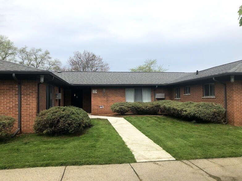 More Photos Of 2301 W 14 Mile Rd, Royal Oak Apartments For Sale