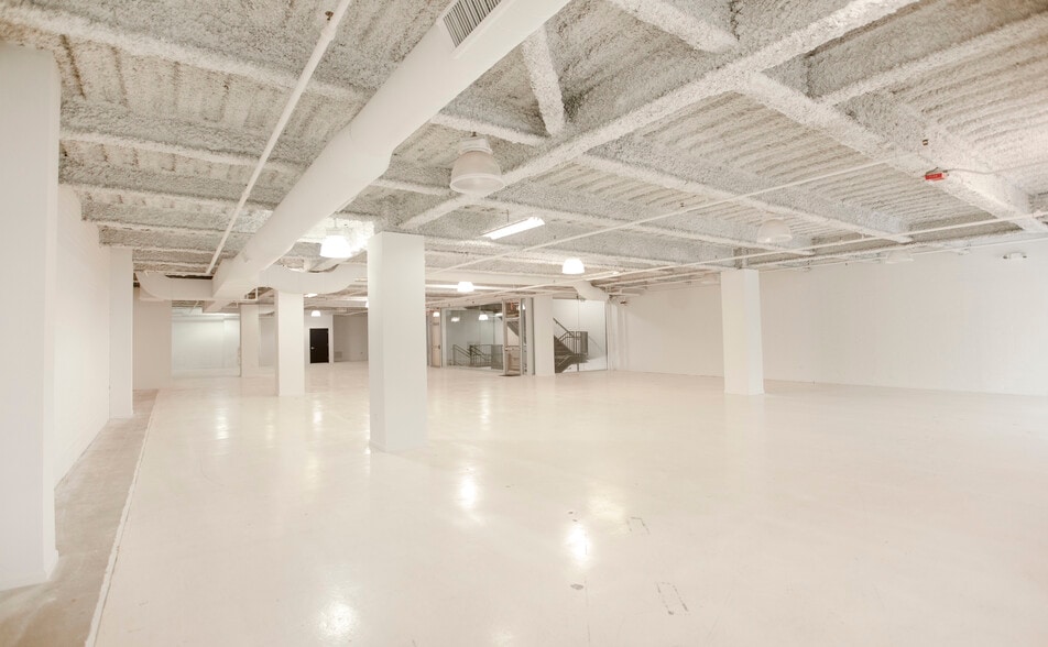 More Photos Of 855 W Belmont Ave, Chicago Office For Lease
