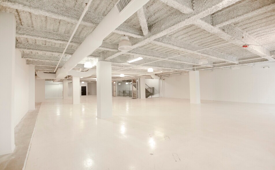 More Photos Of 855 W Belmont Ave, Chicago Office For Lease