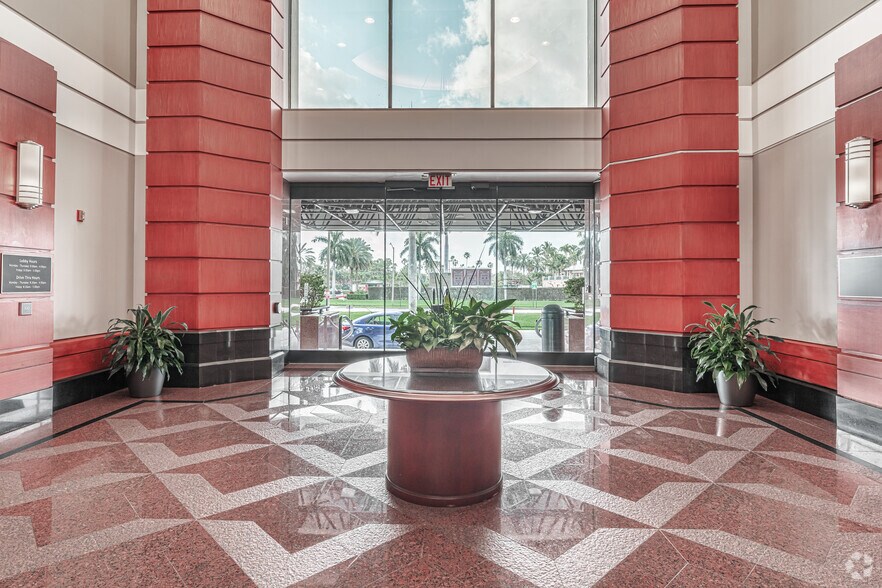 More Photos Of 1645 Palm Beach Lakes Blvd, West Palm Beach Office For Lease