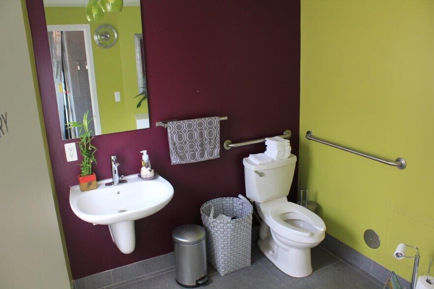 More Photos Of 2409 Voorheis St, Pontiac Freestanding For Sale