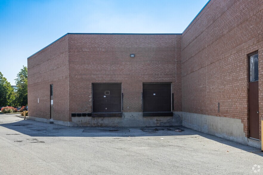More Photos Of 3155 Pepper Mill Ct, Mississauga Warehouse For Lease