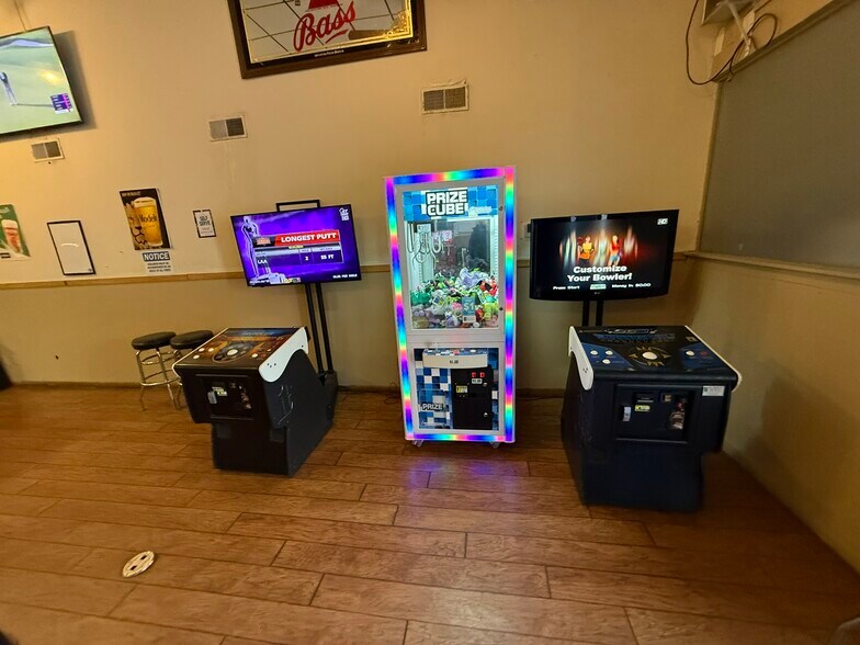 More Photos Of 127 S Broadway St, New Philadelphia Storefront Retail Office For Sale