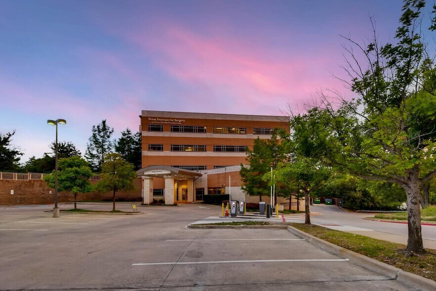 More Photos Of 7115 Greenville Ave, Dallas Medical For Lease