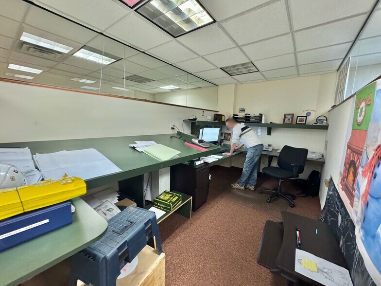 More Photos Of 4435 Austin Blvd, Island Park Office Residential For Sale