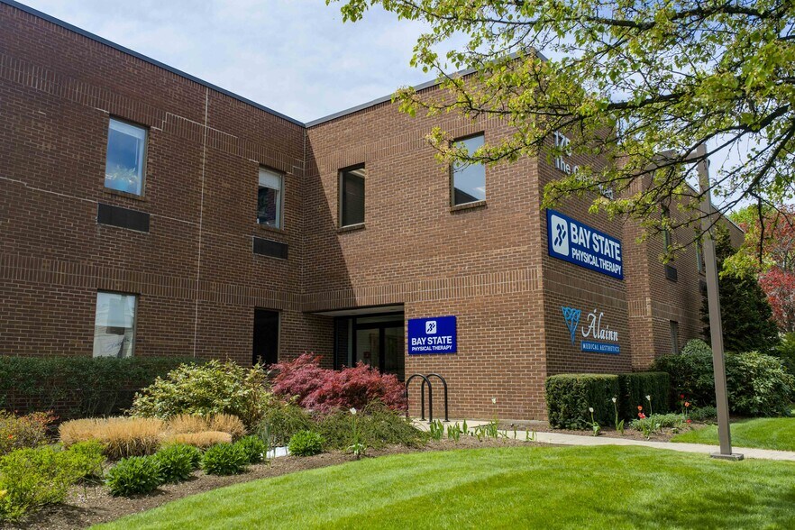 More Photos Of 175 Great Rd, Bedford Medical For Lease
